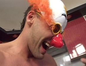 Partie de plaisir avec un clown pervers 1